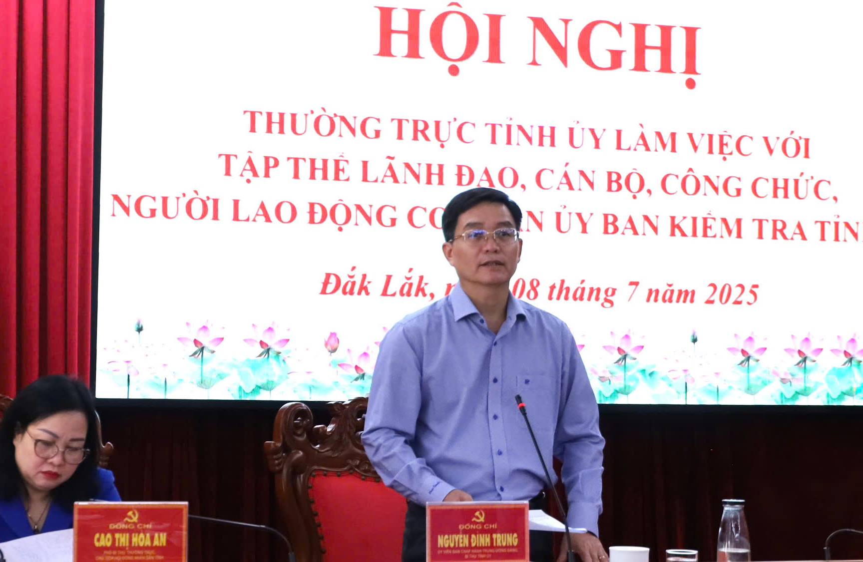 Uy vien Ban Chap hanh Trung uong Dang, Bi thu Tinh uy Nguyen Dinh Trung phat bieu tai buoi lam viec. Anh: Minh Hue