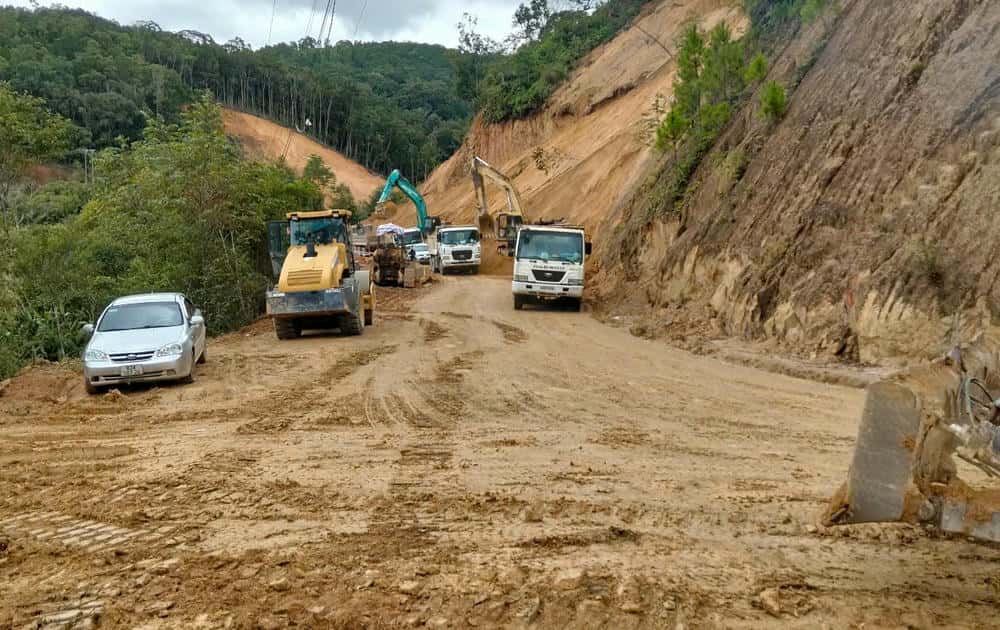 Construction of Provincial Road 676 in mountainous areas is facing difficulties due to lack of materials, far from sand, stone and gravel mines. Photo: Thanh Tuan