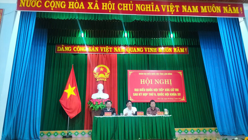 National Assembly deputies met with more than 100 voters of Duc Lap commune, Lam Dong province. Photo: Luu Huong