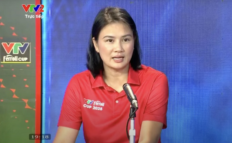 Cuu tuyen thu Kim Hue tham gia VTV Cup 2025 voi vai tro khach moi, binh luan truoc, trong va sau cac tran dau. Anh cat tu video