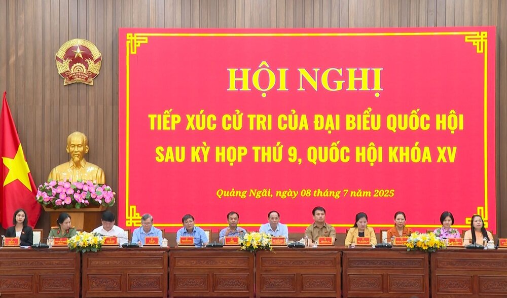 Pho Chu tich Quoc hoi Tran Quang Phuong va Doan Dai bieu Quoc hoi tinh tiep xuc cu tri cac dia phuong. Anh: Huong Cao