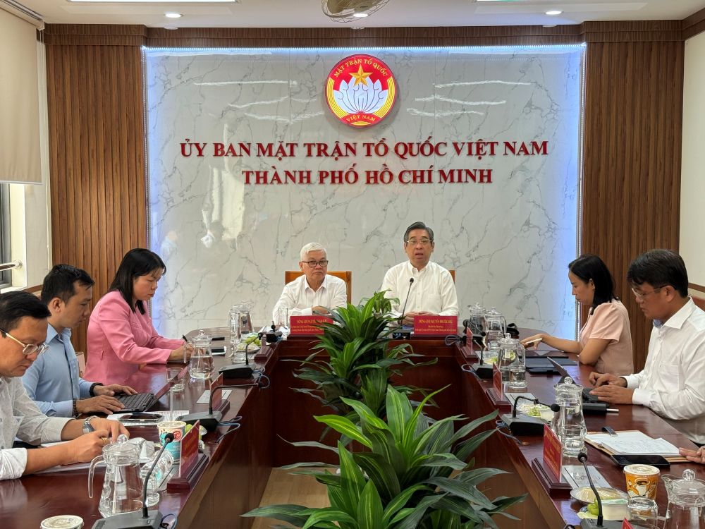 Lanh dao doan Dai bieu Quoc hoi TPHCM co buoi lam viec voi Ban Thuong truc Uy ban MTTQVN TPHCM. Anh: Minh Tam