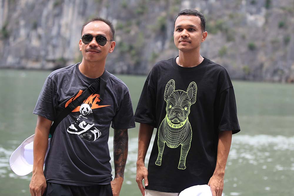 Cac thanh vien tham quan vinh. Anh: Viet Anh