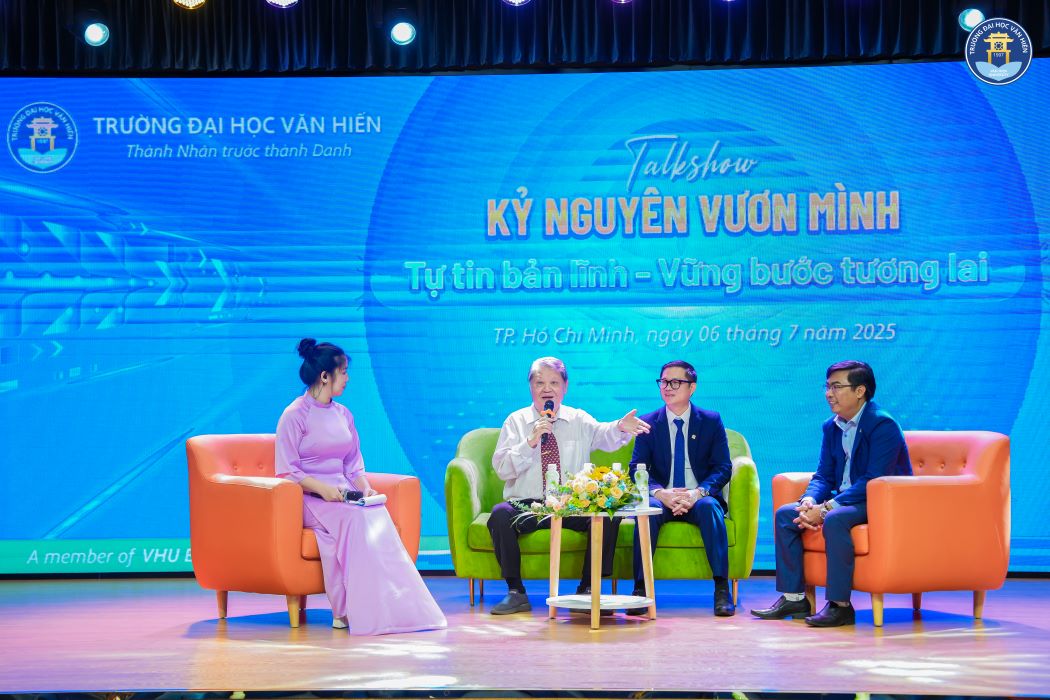 Talkshow “Ky nguyen vuon minh, Tu tin ban linh - Vung buoc tuong lai” voi nhieu kien thuc va hanh trang quy gia cho sinh vien trong ky nguyen moi.