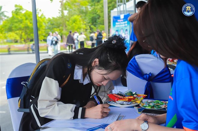 VHU JOB FAIR 2025: Trường Đại học Văn Hiến kết nối sinh viên với doanh nghiệp