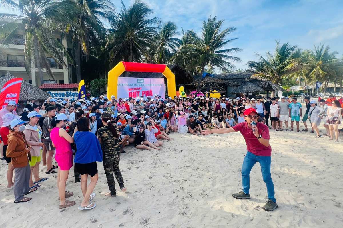 판티엣에서 휴가를 보내는 Nitori Vietnam Oil Ba Ria - Vung Tau 지점 노동자. 사진: 노동조합 제공