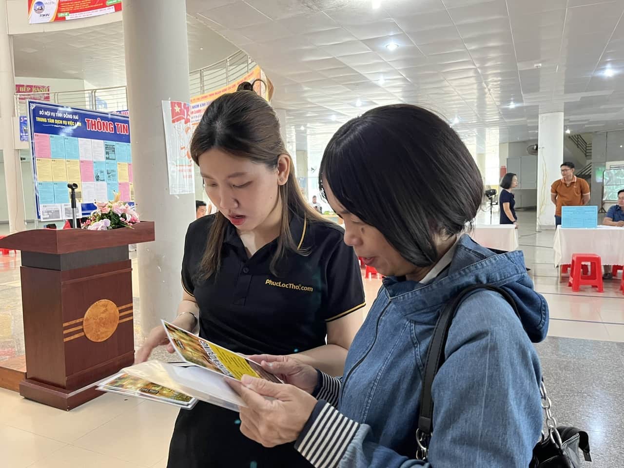 Reclutar trabajo en el Centro de Servicios de Empleo Dong NAI. Foto: HAC