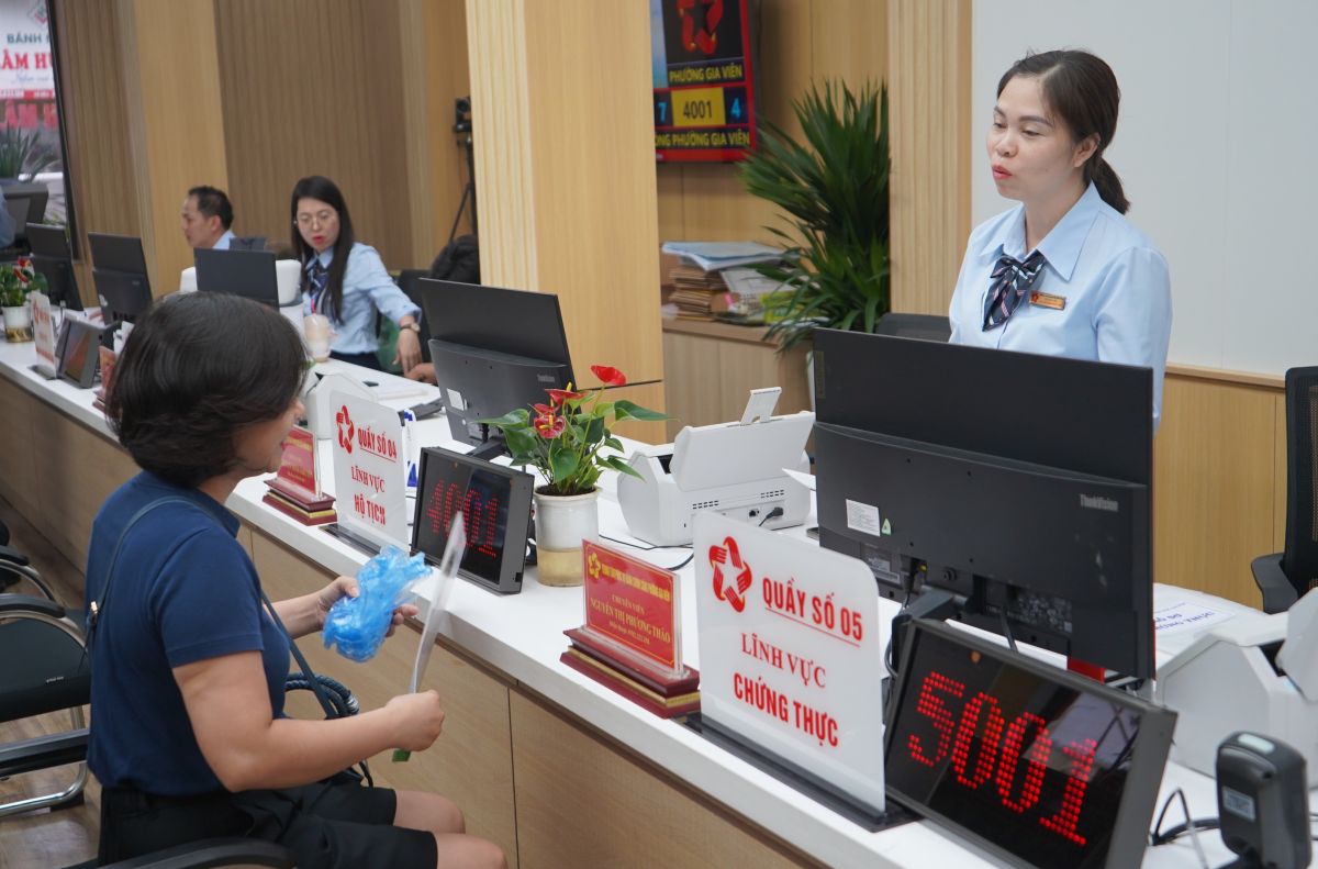 하이퐁은 사회 행정 서비스 센터의 조직 기구 완수를 지시합니다. 사진: Hoang Khoi