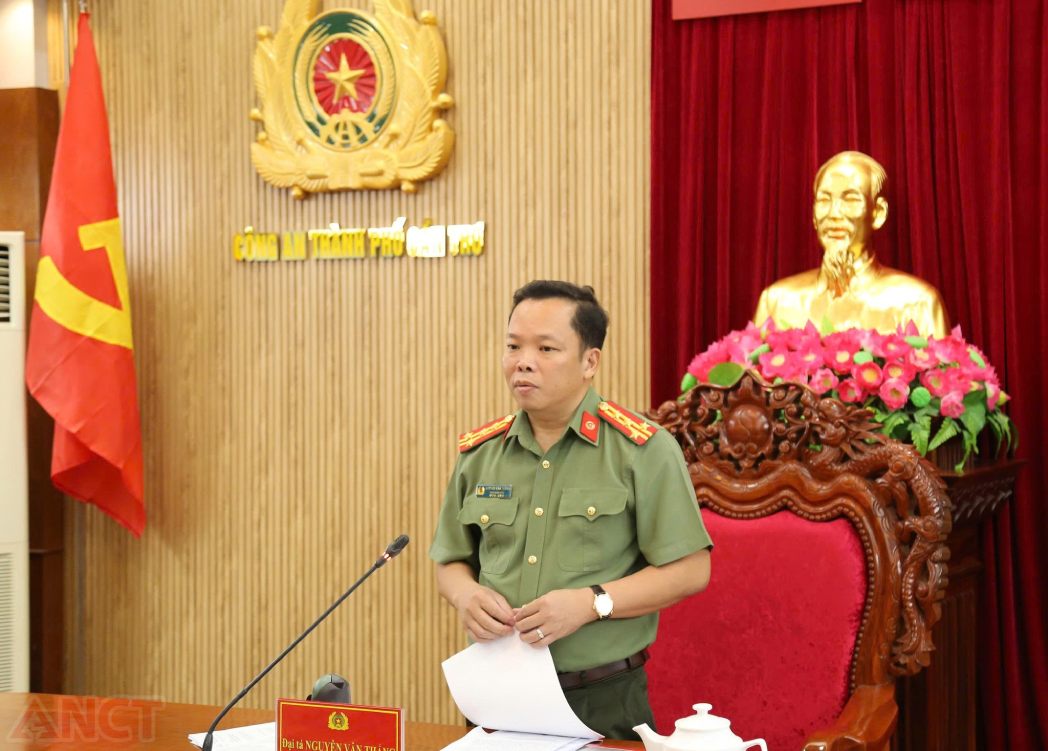 Dai ta Nguyen Van Thang - Pho Giam doc Cong an thanh pho cung co buoi lam viec voi Phong An ninh noi dia. Anh: Cong an Can Tho