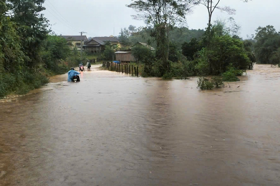 Mua ngap tren dia ban xa An Toan, huyen An Lao, tinh Binh Dinh cu (nay la xa An Toan, tinh Gia Lai). Anh: Thanh Thanh