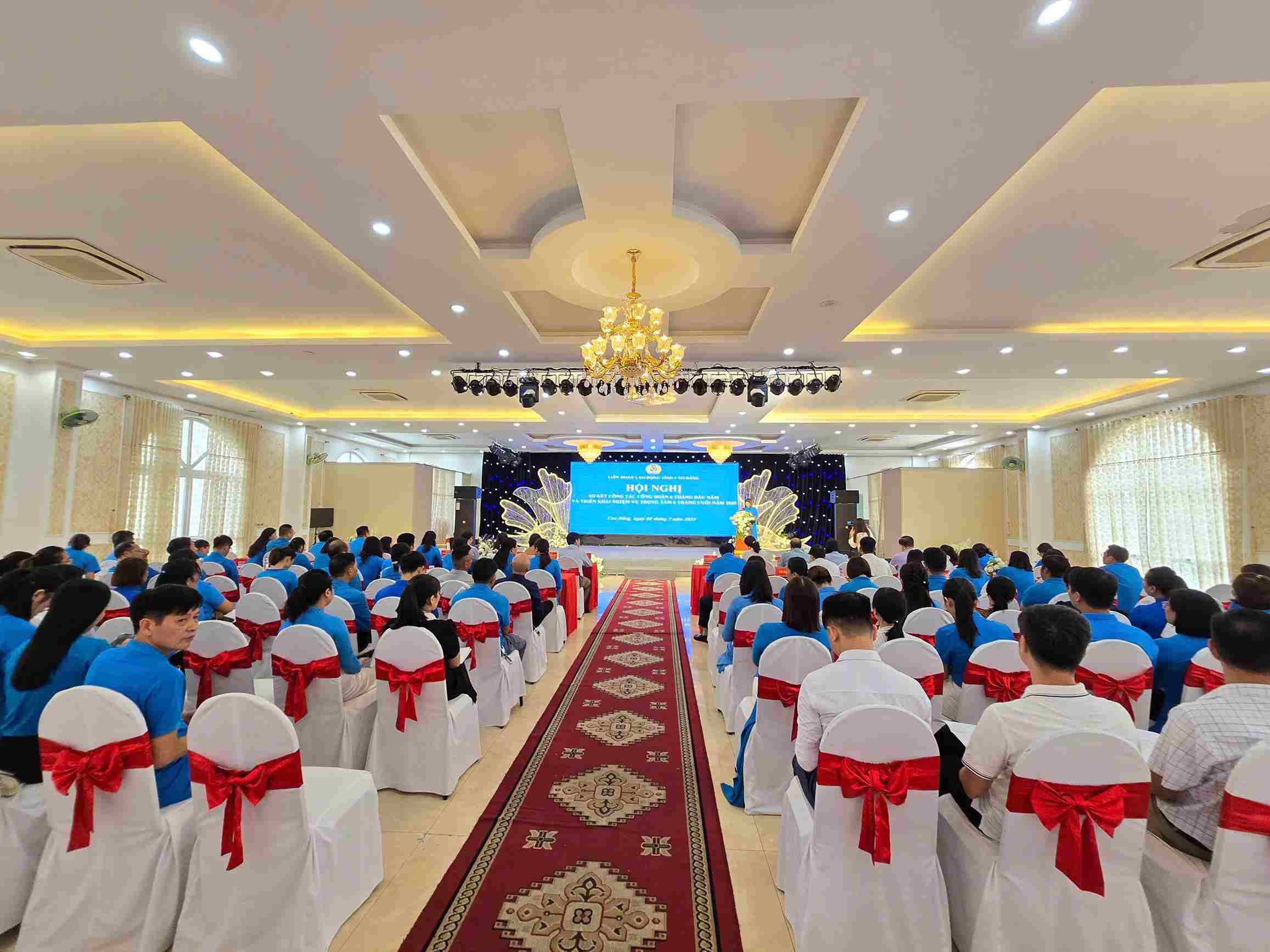 Toan canh hoi nghi so ket. Anh: Tan Van