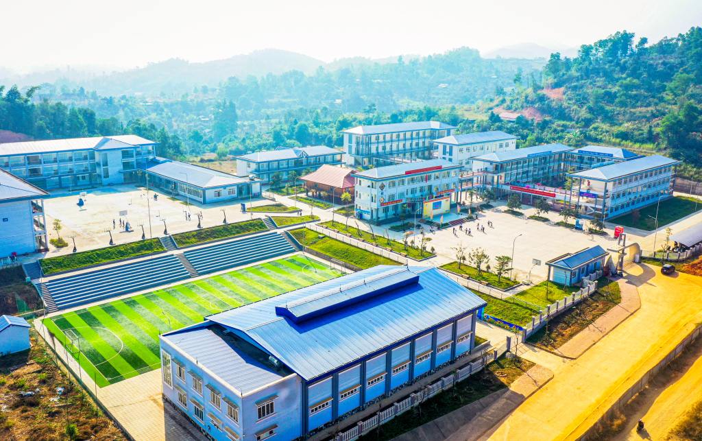 In recent years, Cao Bang province has invested, built new schools, and repaired many schools. Photo: The Vinh