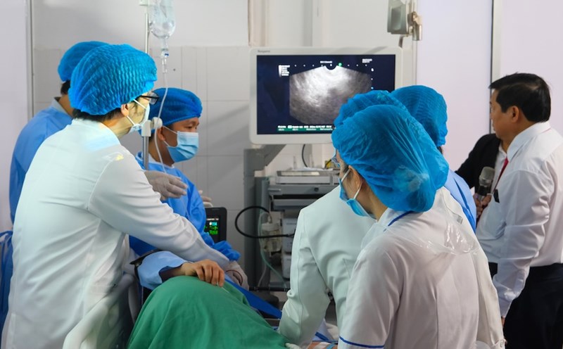 Officially deploy ultrasound endoscopy in the Mekong Delta, helping to detect cancer early