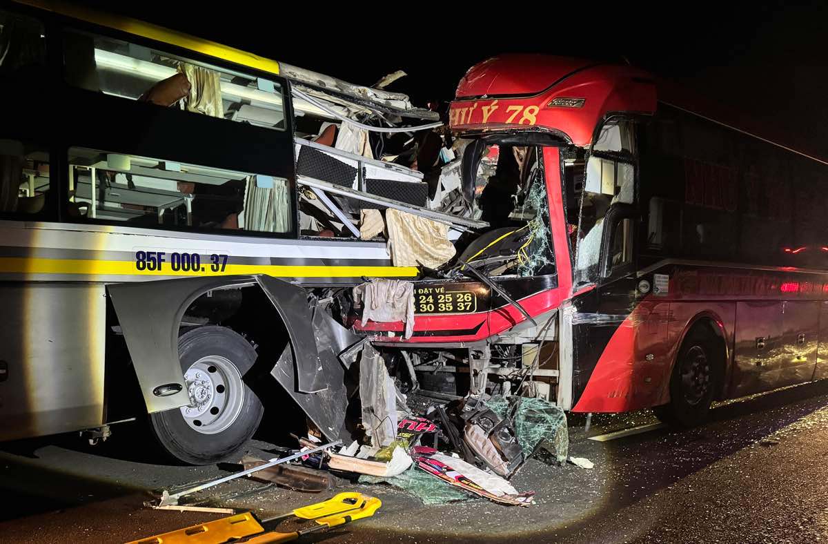 The scene of the accident on the Vinh Hao - Phan Thiet highway that killed 3 people. Photo: Duy Tuan
