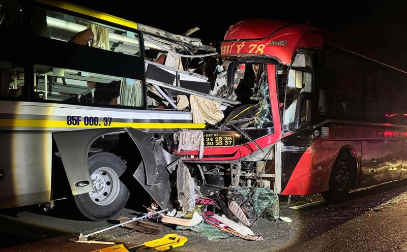 The scene of the accident on the Vinh Hao - Phan Thiet highway that killed 3 people. Photo: Duy Tuan