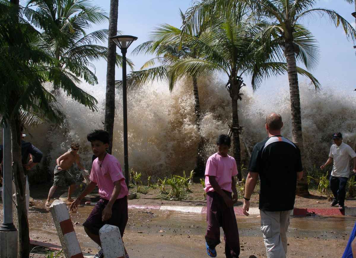 El terremoto y el tsunami aterrizaron en Ao Nang, provincia de Krabi, sur de Tailandia en la mañana del 26 de diciembre de 2004. Foto: Wiki