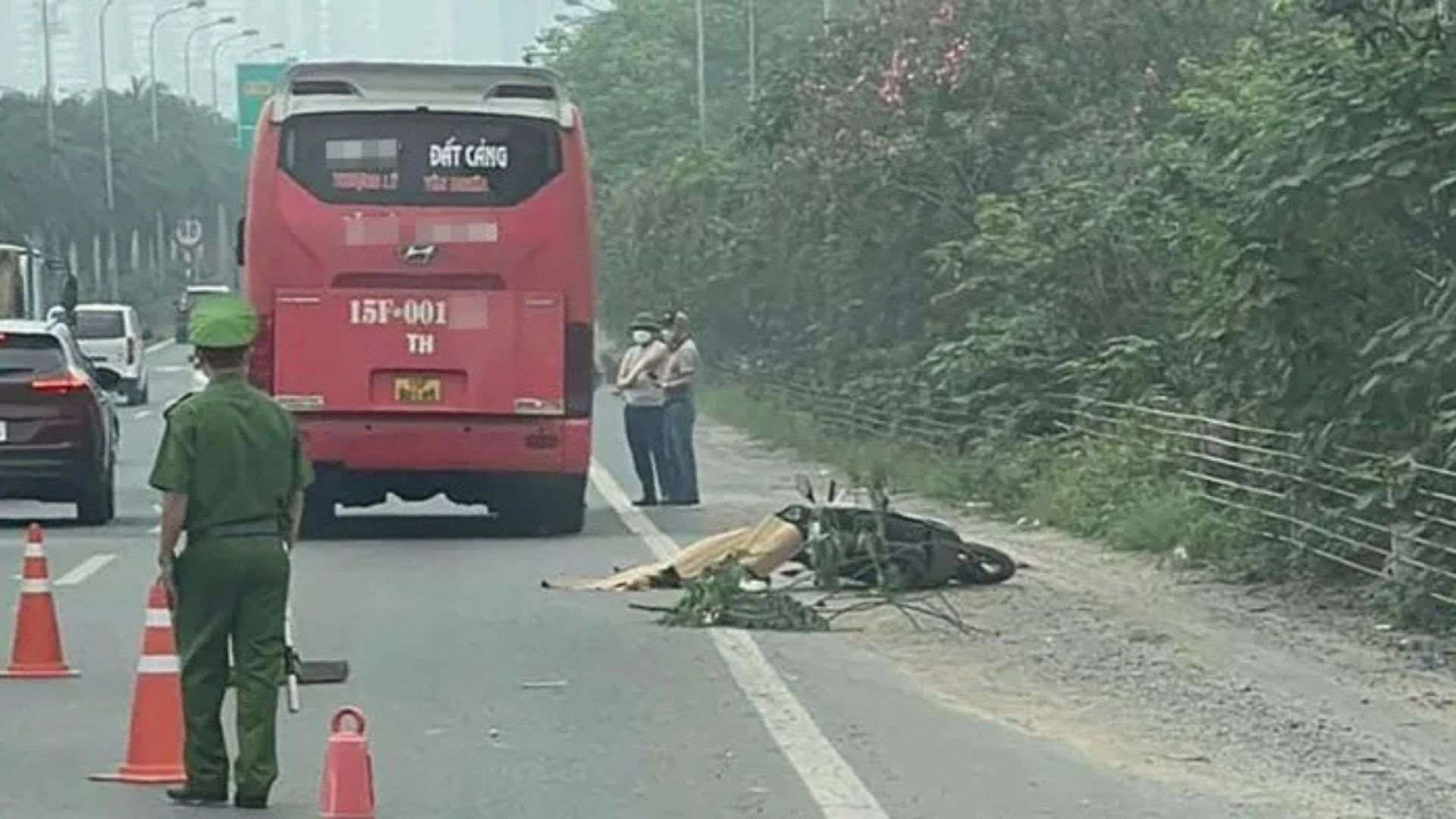 A traffic accident on Thang Long Avenue. Photo: Hanoi Police