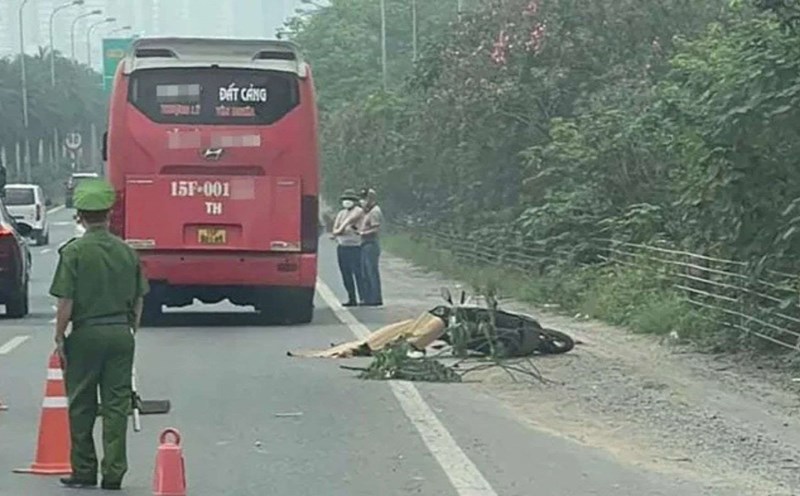 A traffic accident on Thang Long Avenue. Photo: Hanoi Police