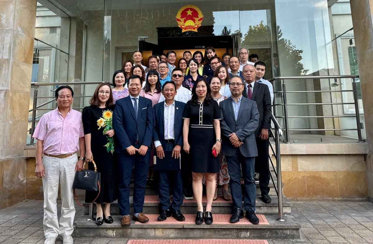 Viceministro de Asuntos Exteriores Le Thi Thu Hang se reunio con organizaciones vietnamitas en Polonia. Foto: El Comite Estatal para el Pueblo Vietnamita en el extranjero