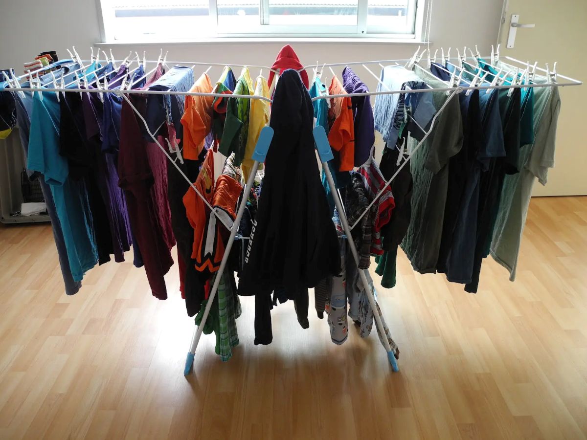Limit drying clothes in low sunlight. Photo: Bich Nhung