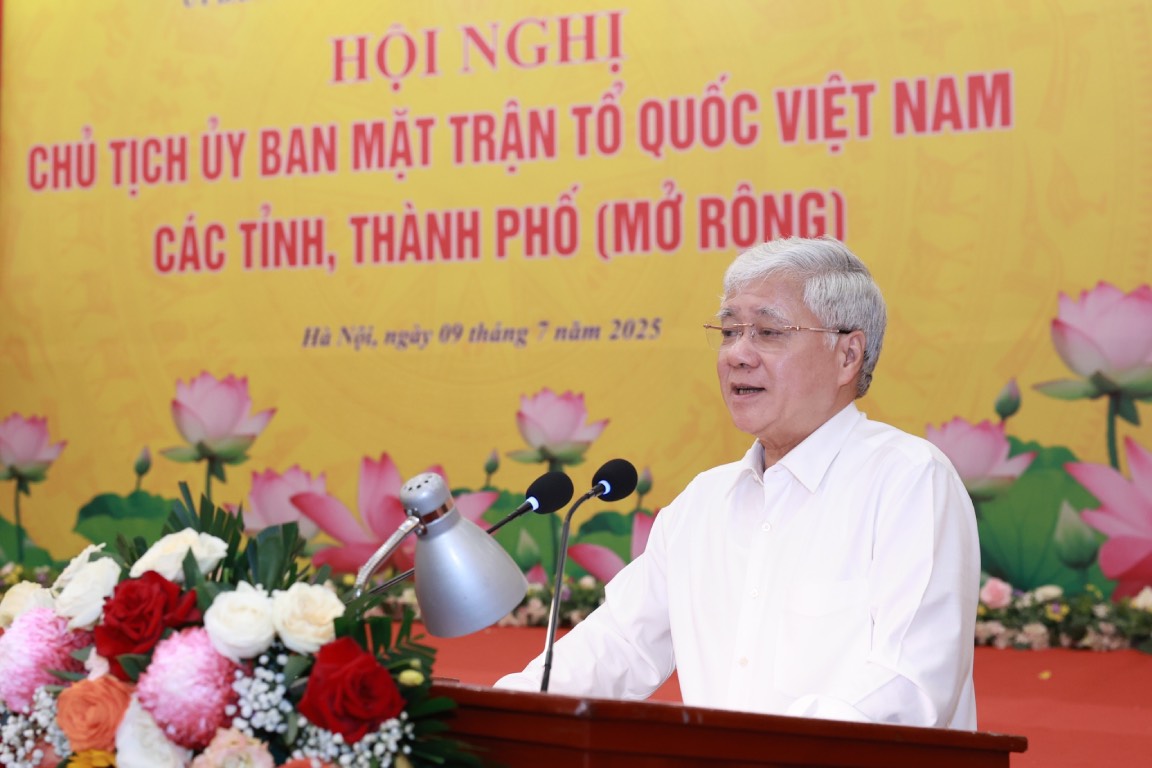 Sr. Do Van Chien - Miembro del Politburo, Secretario del Comite Central del Partido, Secretario del Comite del Frente de la Paterna, organizaciones de masas centrales, Presidente del Comite Central del Frente de Paternas de Vietnam, hablo en la conferencia. Foto: Hai Nguyen