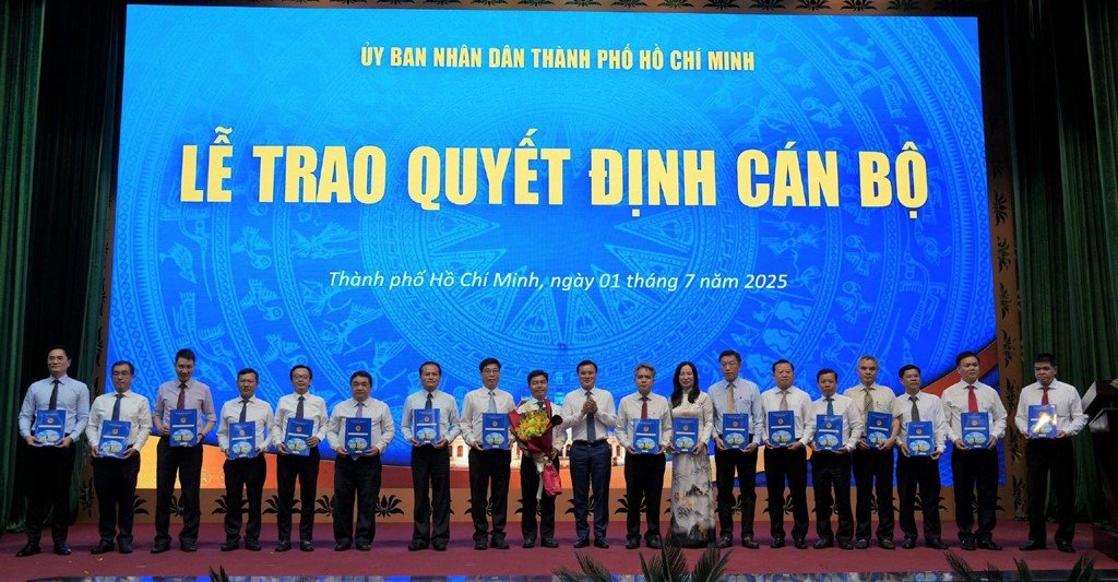 호치민시 건설부 부국장들은 2025년 7월 1일에 임명 결정을 받았습니다. 사진: 호치민시 전자 정보 포털