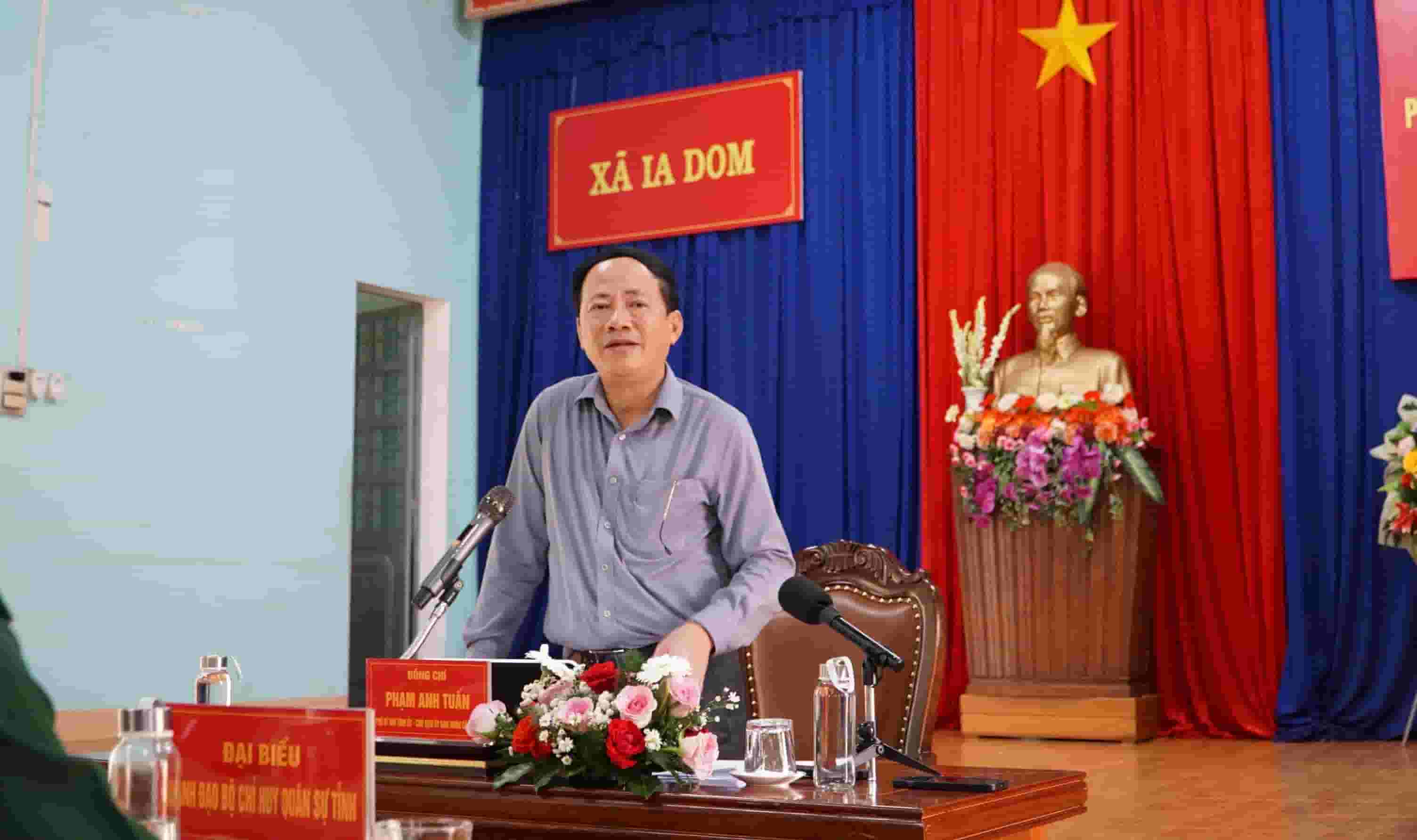 Chu tich tinh Gia Lai yeu cau can bo xa phai co trach nhiem, huong dan nguoi dan thoat ngheo, vuon len lam giau. Anh: Thanh Tuan