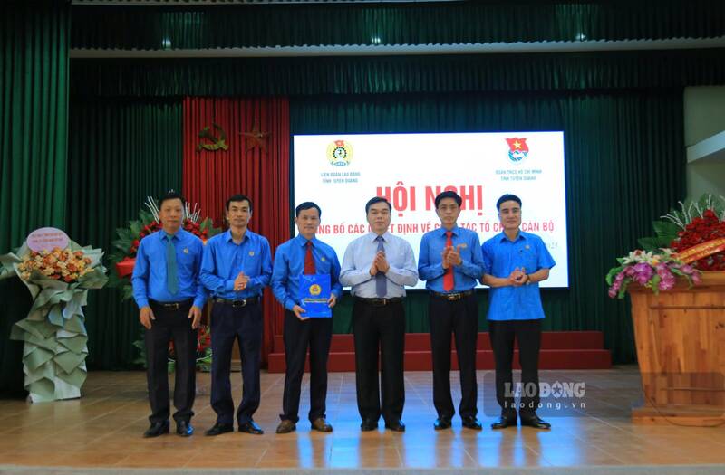 Cong bo quyet dinh thanh lap LDLD tinh Tuyen Quang. Anh: Lam Thanh