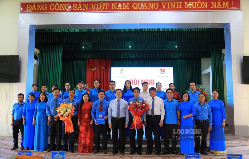 Hoi nghi cong bo cac quyet dinh ve cong tac can bo. Anh: Lam Thanh