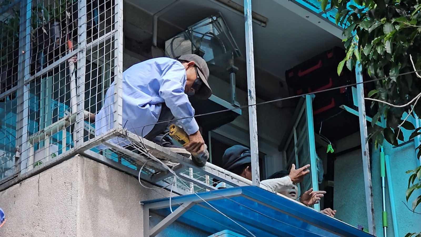 Supprimer une serie de "cages de tigre" apres que l'incendie a cause 8 deces dans une residence independante