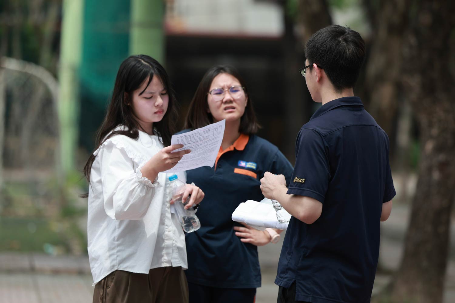 Many students feel worried and confused because of their elective subjects. Photo: Hai Nguyen
