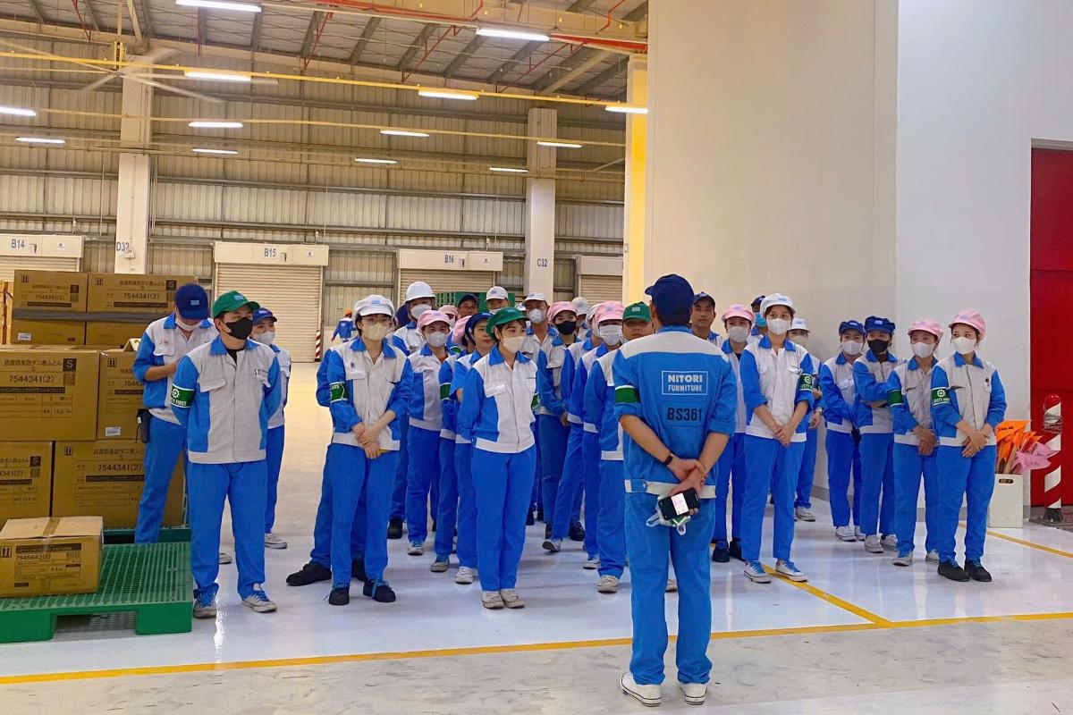 Los trabajadores participan en la patrulla para garantizar la seguridad y la higiene en la fabrica. Foto: Comunidad proporciona