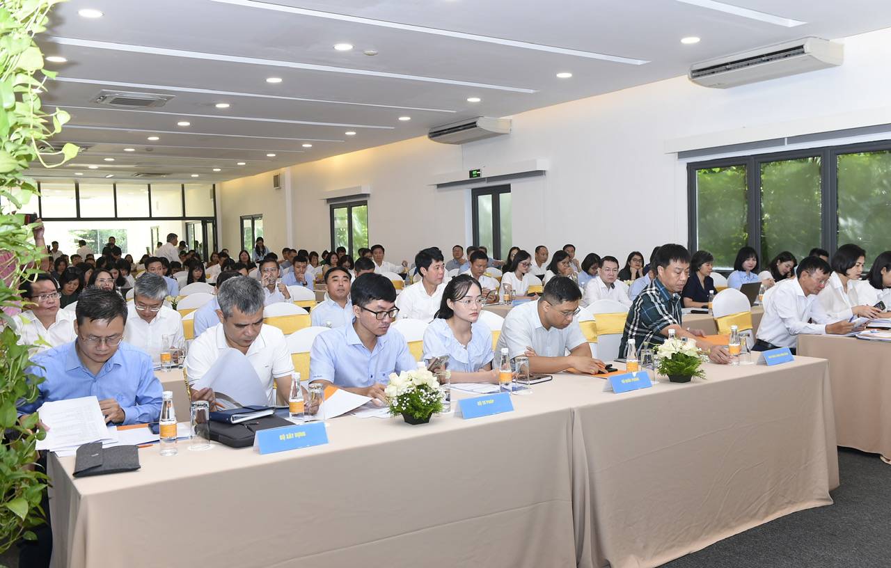 Delegates attending the workshop to collect opinions on draft Decrees guiding the Law on Management and Investment of State Capital in Enterprises. Photo: Ministry of Finance