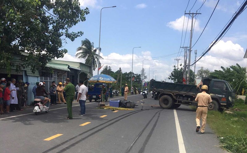 A few days before the tragic accident on Long Phuoc Street, a mother and child died. Photo: Nguyen Hoang