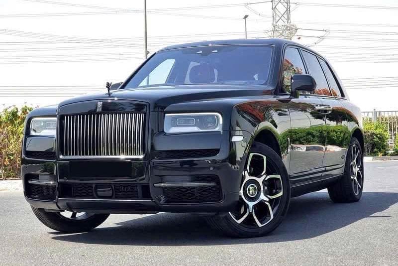Rolls-Royce Cullinan Black Badge 2020 usado para la venta en Vietnam. Foto: Hung Vu