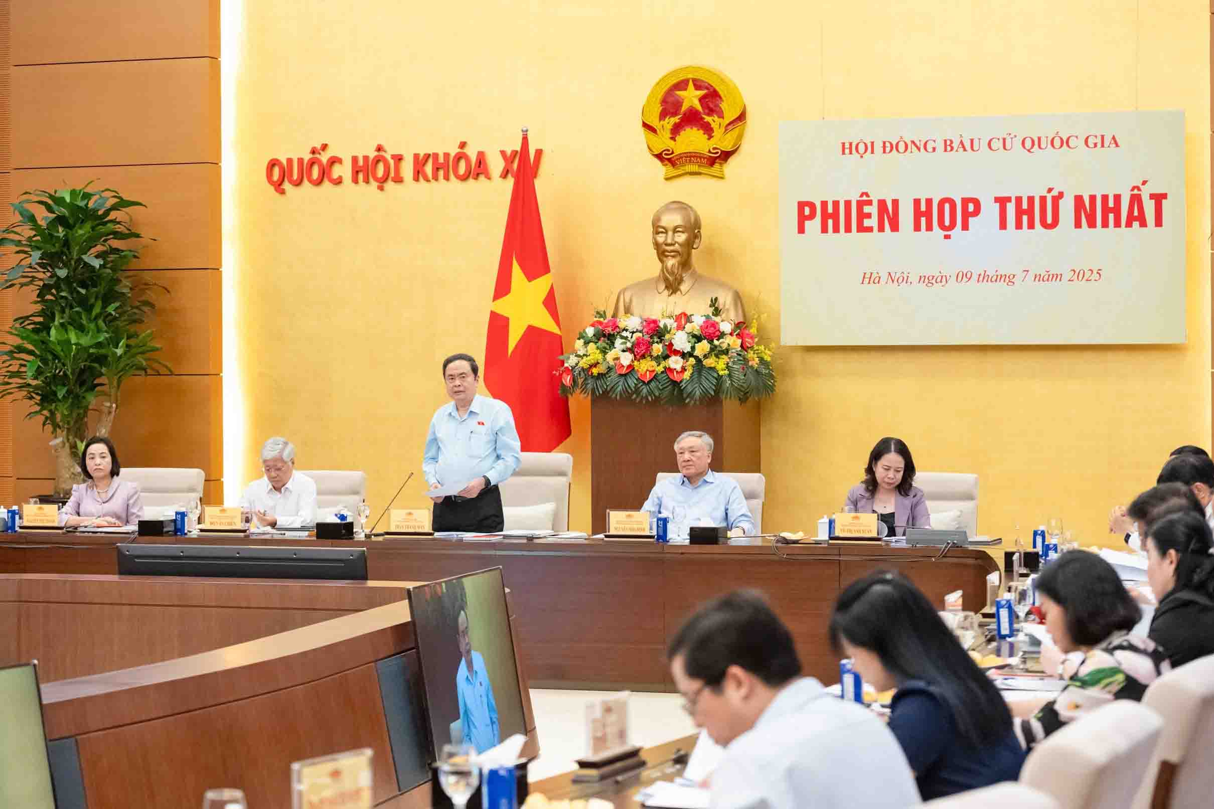 민주주의 보장 왕의 기강 왕의 공개 왕의 투명성 왕의 선거법 준수. 사진: Quochoi.vn