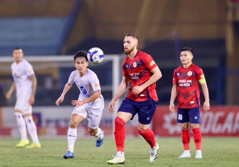 Many teams have proposed increasing foreign players to compete in the V.League. Photo: NDFC