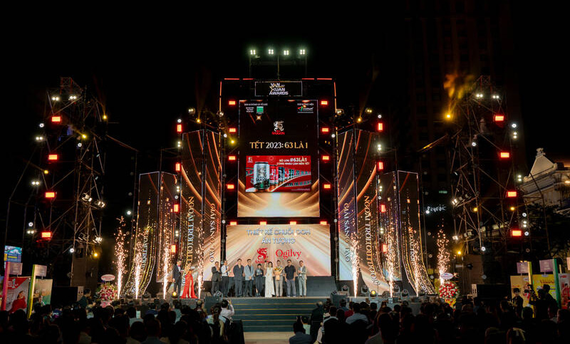 2023年から2024年の間に、賞は2 200点以上の応募作品を受け取り、約400のブランド、エージェンシー、および主要な制作ユニットが集まりました。写真:Huynh Nguyen