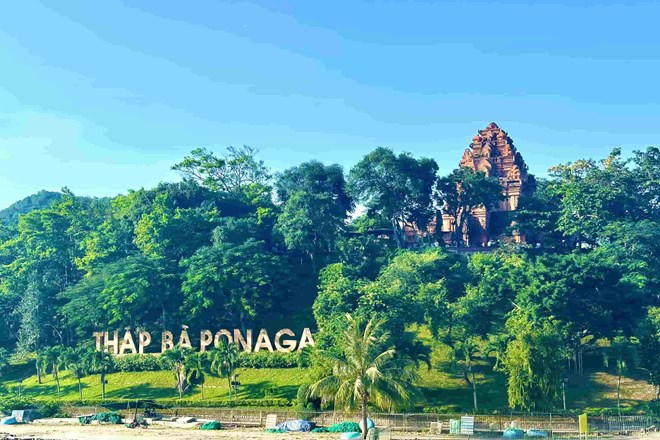 Thap Ba Ponagar la niem tu hao cua nguoi dan Khanh Hoa, la cong trinh kien truc dac sac, la bieu tuong cua su giao thoa van hoa, tin nguong. Anh: Huu Long