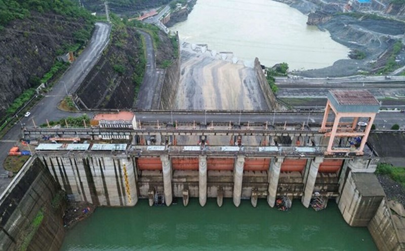 The Ministry of Agriculture and Environment has just issued a telegram on opening the bottom spillway of Hoa Binh hydroelectric reservoir. Photo: Dang Tinh