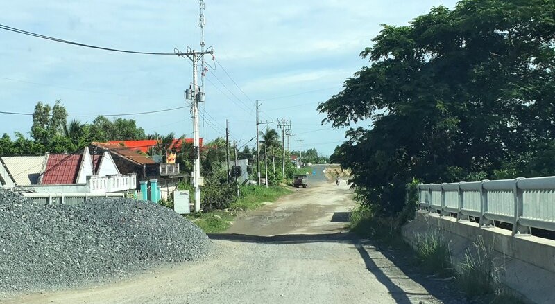 Ninh Quoi - Hong Dan 도로와 까마우 도로는 거의 2년 지연되었습니다. 사진: Nhat Ho