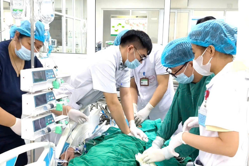 知り合いの店で節菜、豚肉を食べる、患者は命を落とす寸前、心臓を圧迫して救急搬送