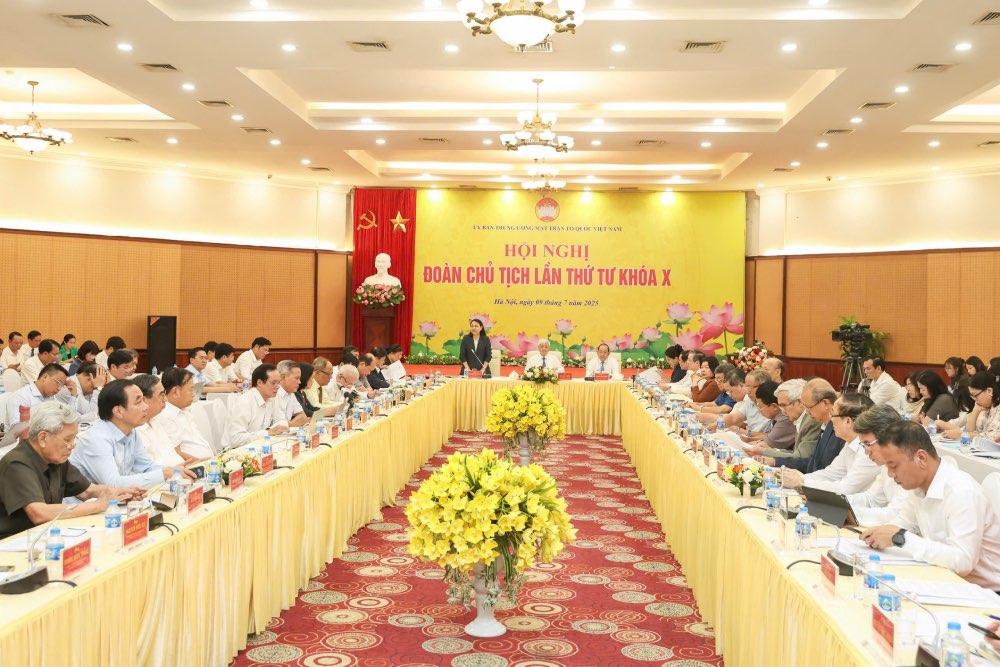 Quang canh Hoi nghi Doan Chu tich Uy ban Trung uong MTTQ Viet Nam lan thu tu, khoa X. Anh: Quang Vinh
