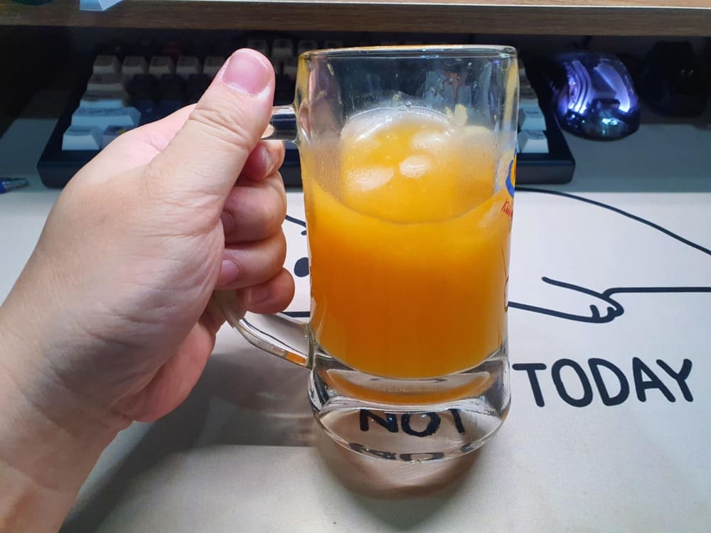 Be careful not to drink orange juice regularly, especially in the evening to avoid affecting your health. Photo: Tuan Dat