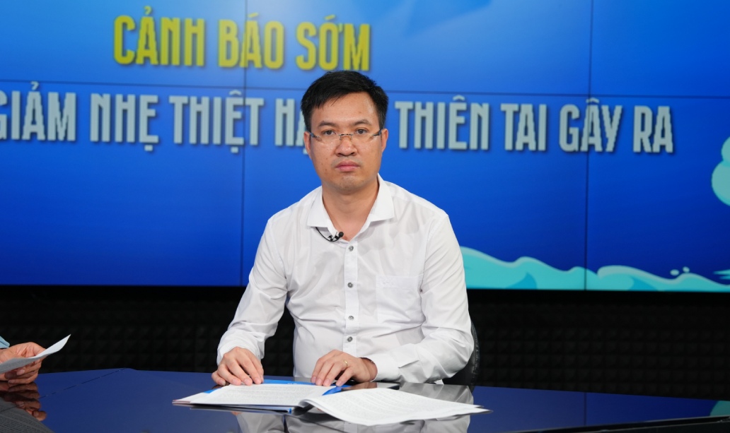 Tien si Truong Ba Kien cho rang ngon ngu trong cac thong tin canh bao can gan gui de nguoi dan de tiep can.