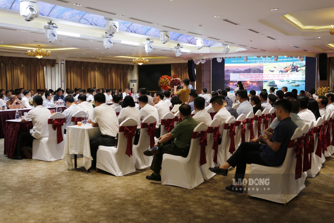Hon 250 dai bieu tham gia buoi gap mat, thang than chia se nhung kho khan trong hoat dong du lich tai dia phuong. Anh: Van Duc.