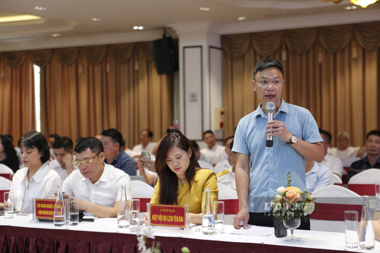 Cac dai bieu doanh nghiep du lich doi thoai voi lanh dao nghanh, lanh dao tinh de thao go kho khan, vuong mat trong linh vuc du lich. Anh: Van Duc.