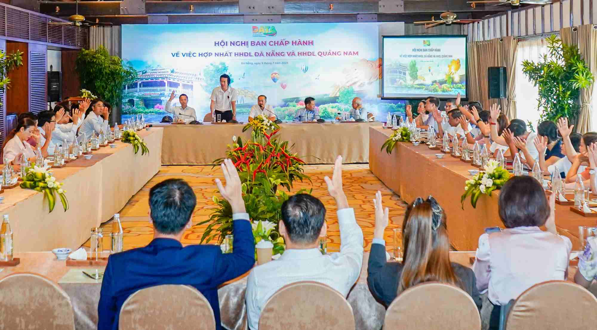 Las dos asociaciones turisticas locales en Da Nang y Quang Nam decidieron fusionarse despues de la fusion. Foto: An Thuong