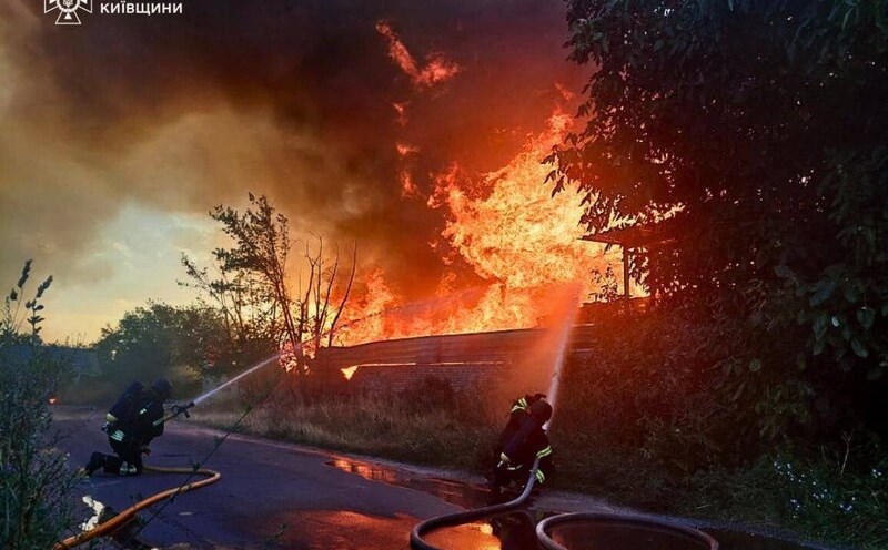 Ukrainian firefighters rescue after the Russian attack in the early morning of July 9. Photo: AFP