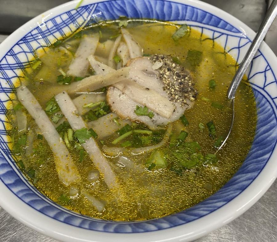 Banh canh bot loc 25.000 dong/bat. Anh: Linh Boo